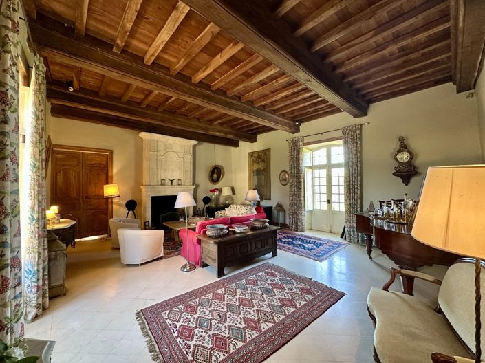 Image No.8-8 Bed House for sale