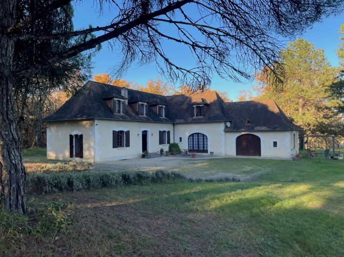 Image No.1-4 Bed House for sale