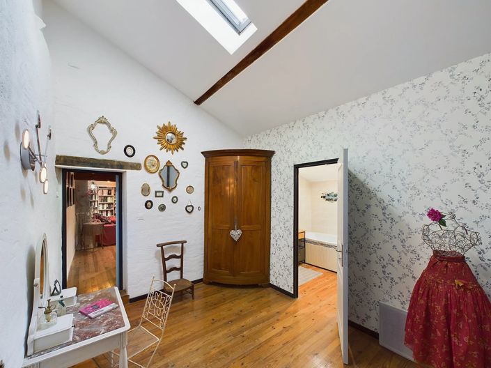 Image No.11-7 Bed House for sale