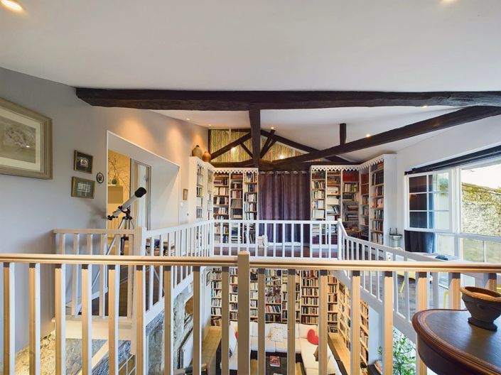 Image No.5-7 Bed House for sale