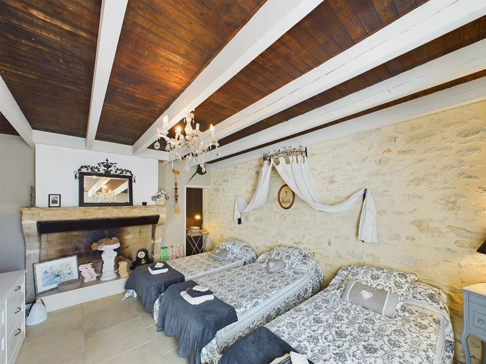 Image No.6-7 Bed House for sale