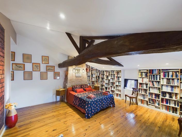 Image No.7-7 Bed House for sale