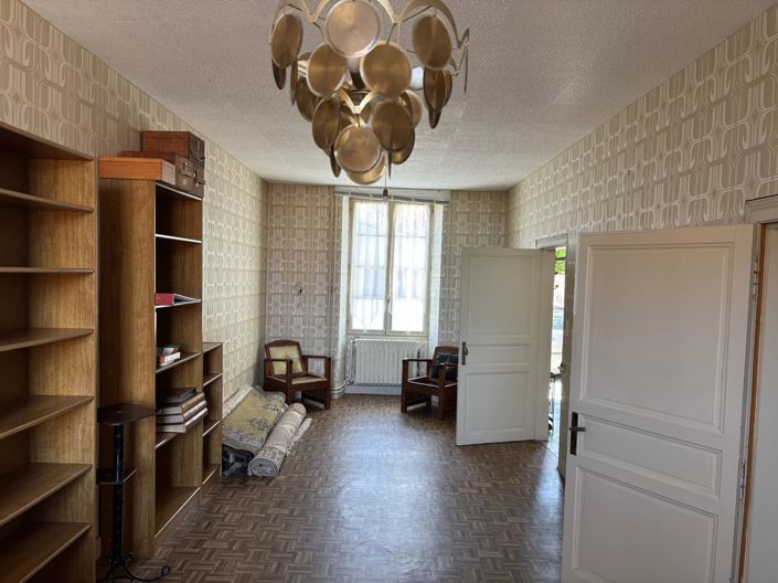 Image No.10-3 Bed House for sale