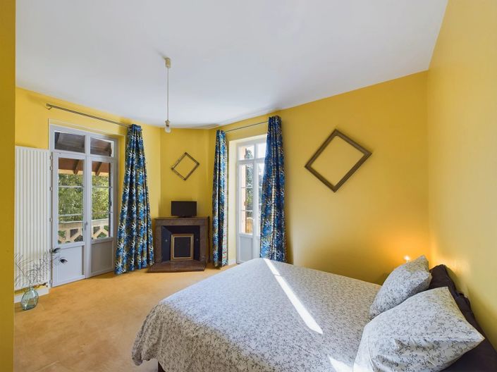 Image No.12-9 Bed House for sale