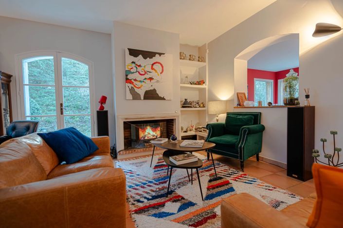 Image No.8-6 Bed House for sale