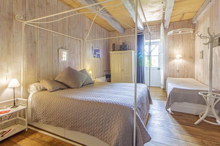 Image No.8-6 Bed House for sale