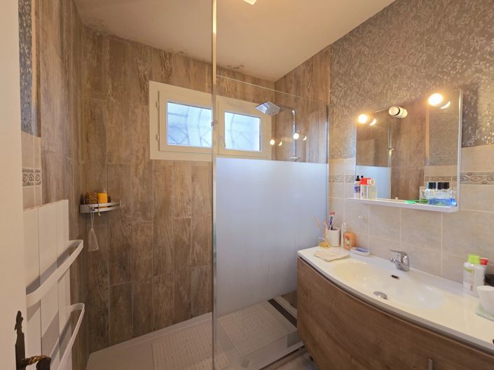 Image No.11-5 Bed House for sale