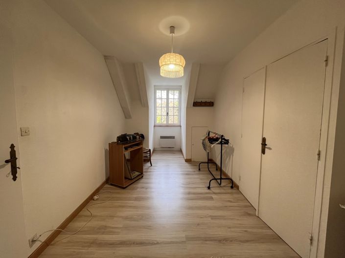 Image No.9-5 Bed House for sale