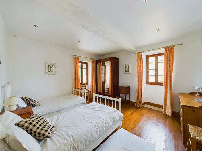 Image No.11-5 Bed House for sale