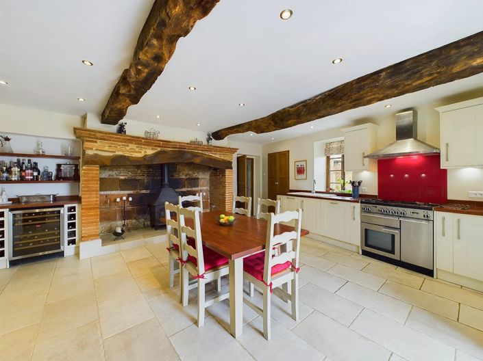 Image No.3-5 Bed House for sale