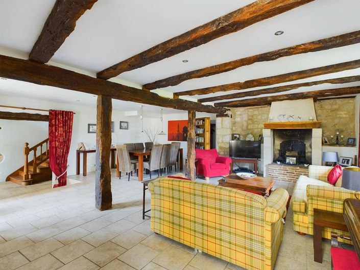 Image No.7-5 Bed House for sale