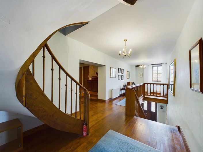 Image No.8-5 Bed House for sale