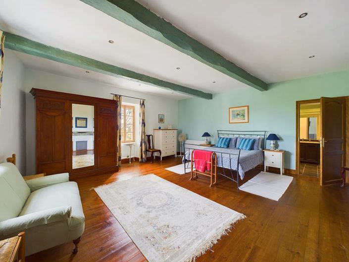 Image No.9-5 Bed House for sale