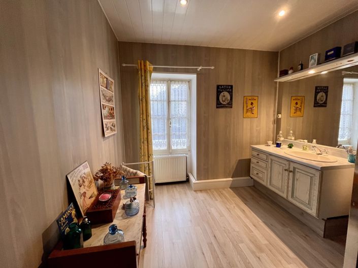 Image No.10-3 Bed House for sale