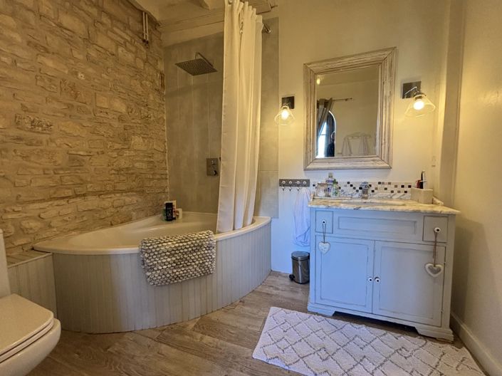 Image No.10-8 Bed House for sale