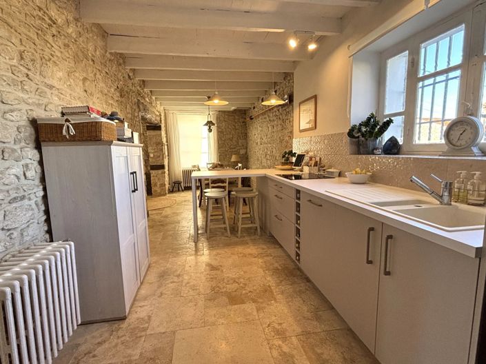 Image No.6-8 Bed House for sale