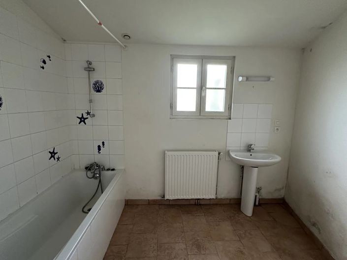 Image No.8-6 Bed House for sale