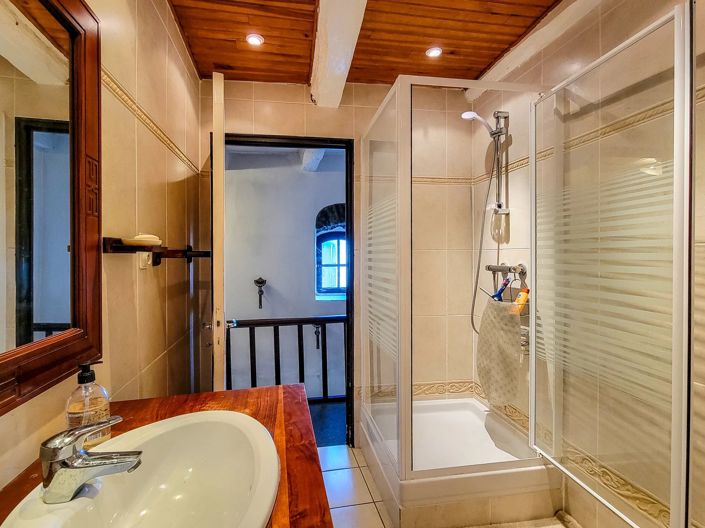 Image No.8-5 Bed House for sale