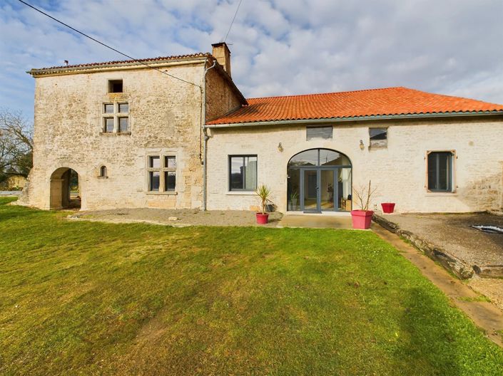 Image No.1-4 Bed House for sale