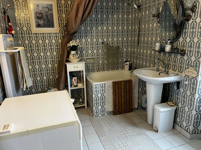 Image No.8-3 Bed House for sale