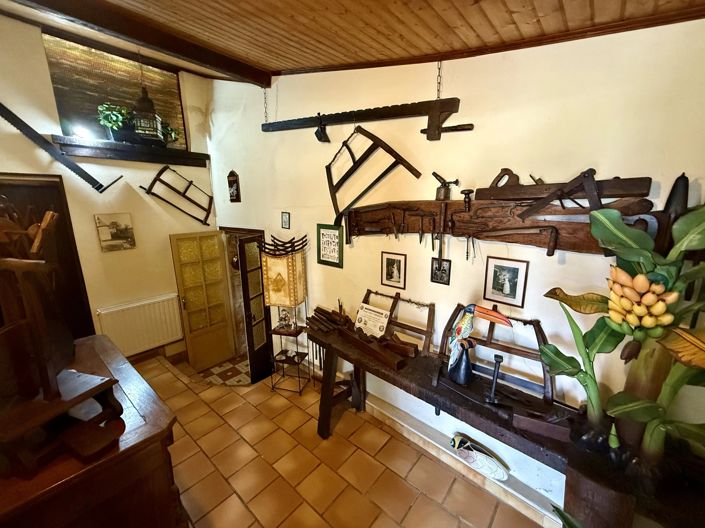 Image No.6-6 Bed House for sale