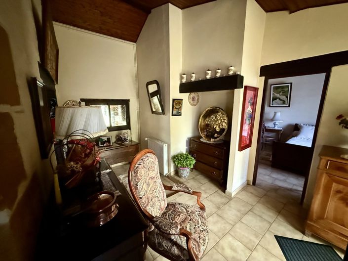 Image No.8-6 Bed House for sale