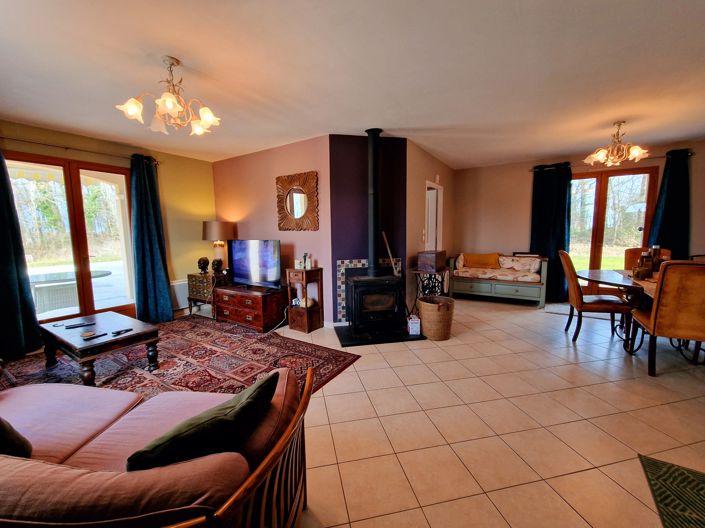 Image No.11-3 Bed House for sale