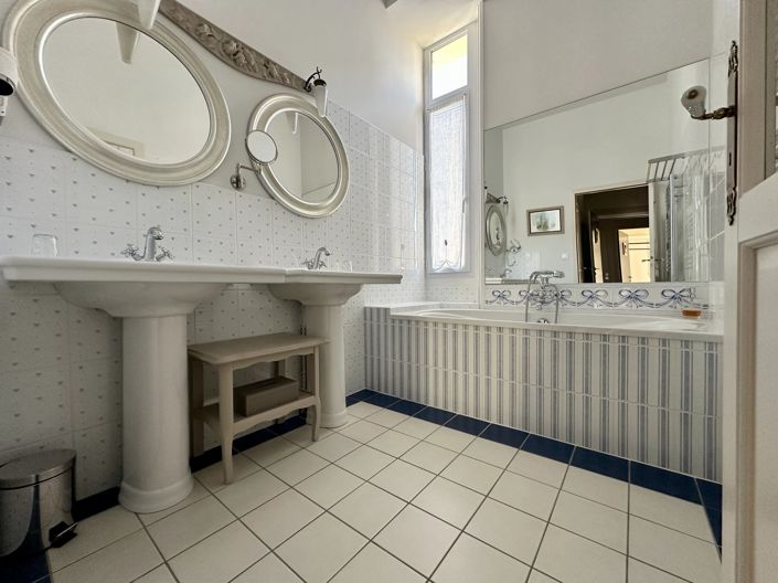 Image No.12-10 Bed House for sale