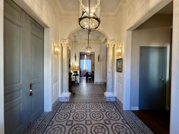 Image No.5-10 Bed House for sale