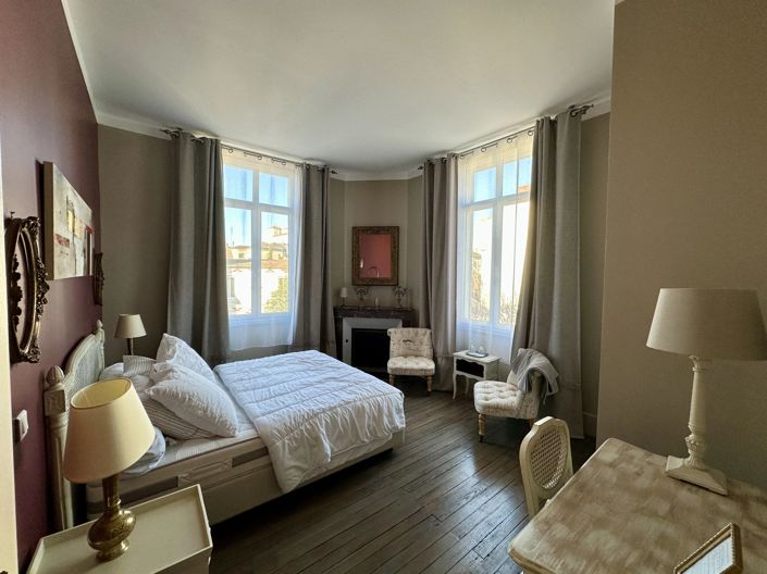 Image No.6-10 Bed House for sale