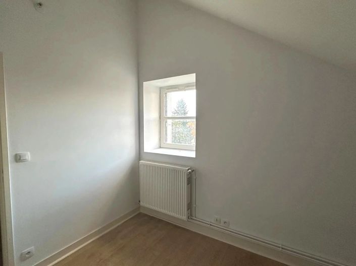 Image No.10-5 Bed Commercial for sale