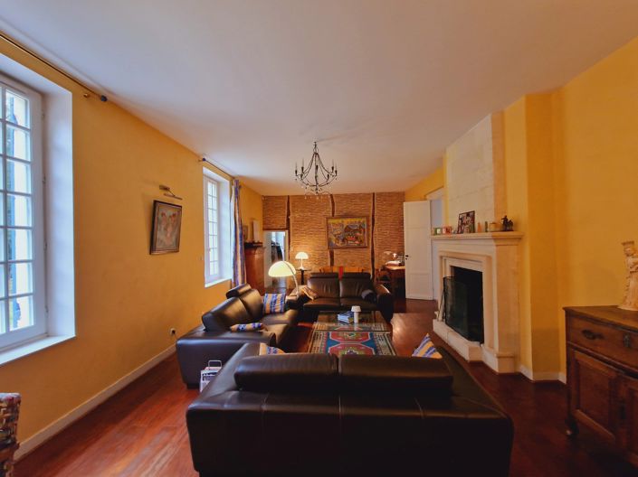 Image No.6-5 Bed House for sale