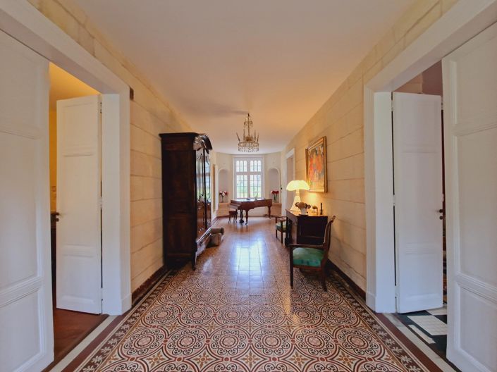 Image No.7-5 Bed House for sale