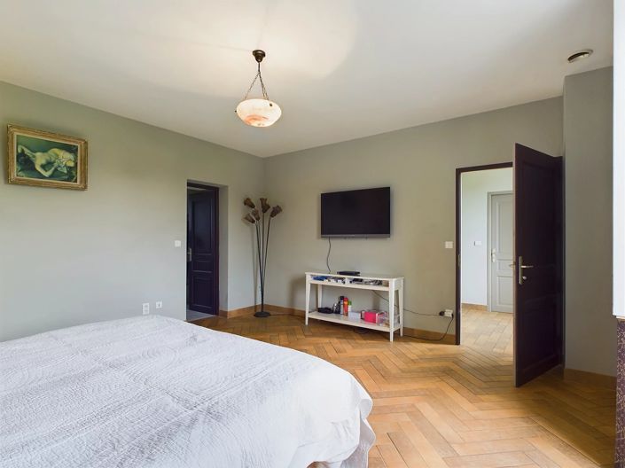 Image No.6-6 Bed House for sale