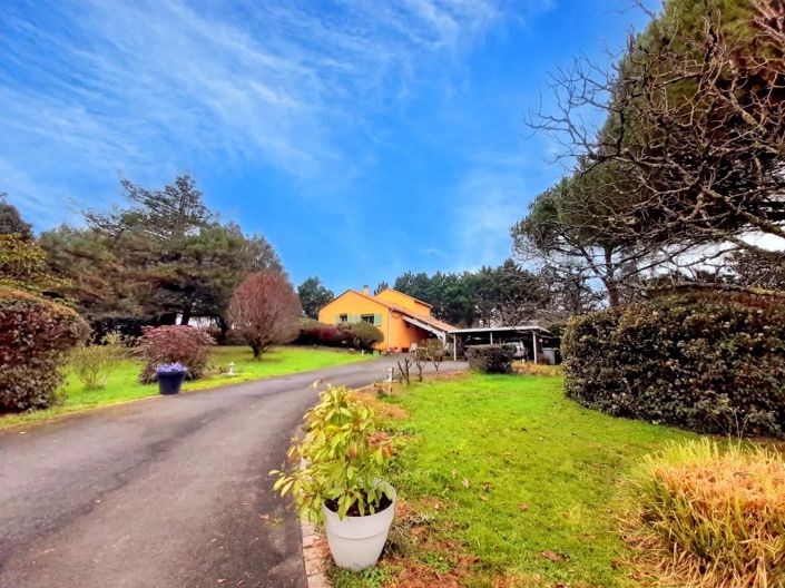 Image No.1-4 Bed Village House for sale