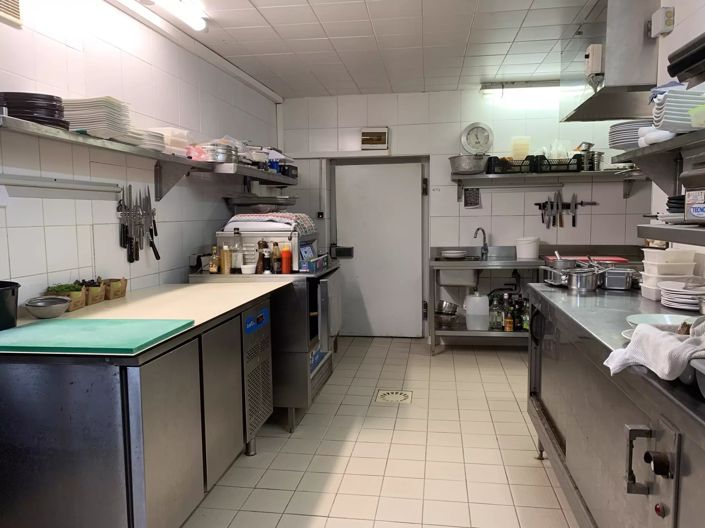 Image No.8-5 Bed Commercial for sale