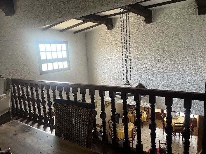 Image No.8-7 Bed House for sale