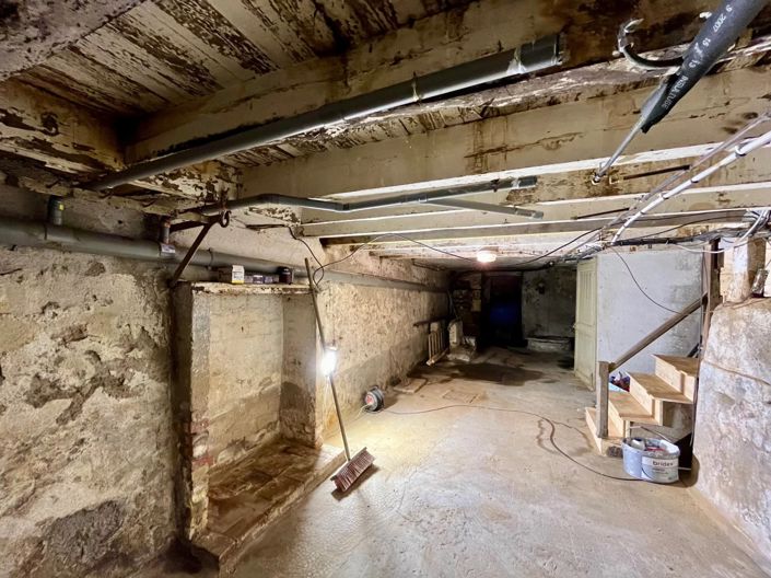 Image No.13-2 Bed Commercial for sale