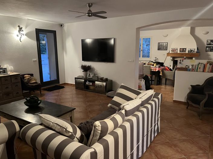 Image No.11-3 Bed House for sale