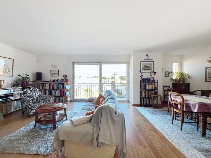 Image No.11-3 Bed Property for sale