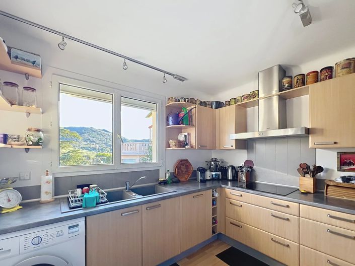 Image No.5-3 Bed Property for sale