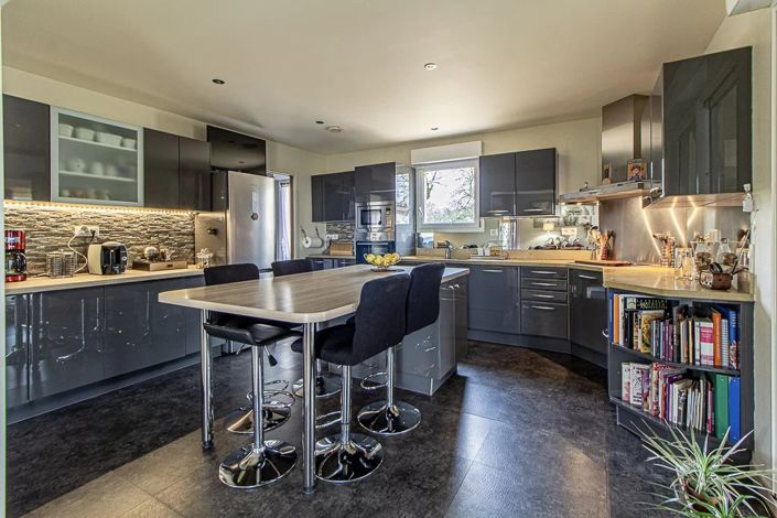 Image No.4-4 Bed House for sale