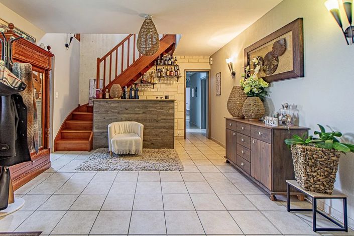 Image No.6-4 Bed House for sale