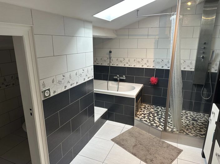 Image No.10-5 Bed House for sale