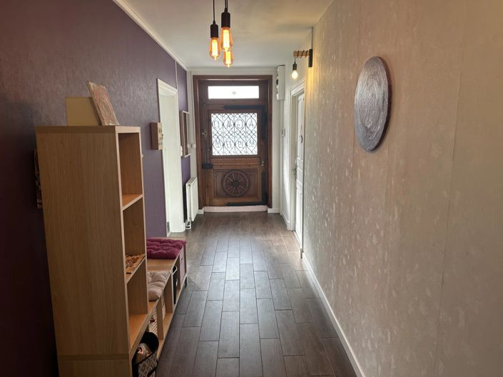 Image No.6-5 Bed House for sale