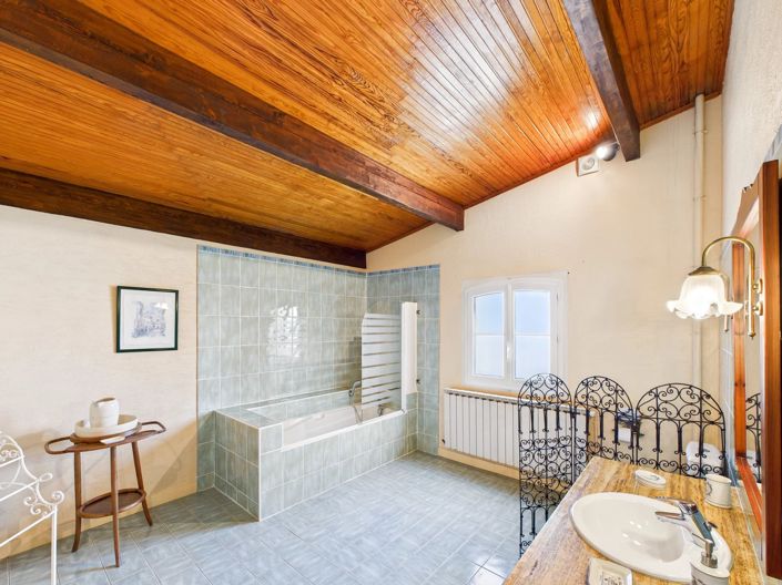 Image No.10-6 Bed House for sale