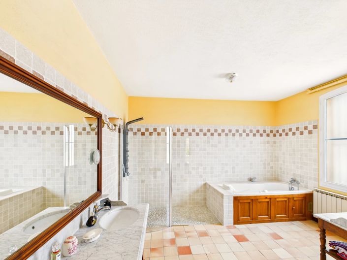 Image No.7-6 Bed House for sale