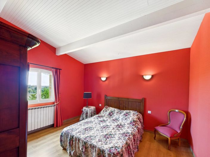 Image No.8-6 Bed House for sale