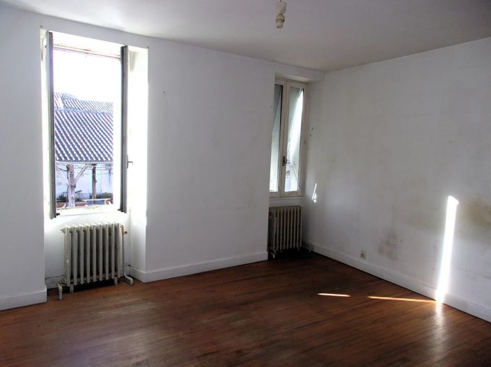 Image No.8-3 Bed Village House for sale