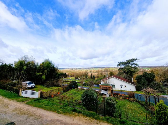 Image No.8-3 Bed Village House for sale